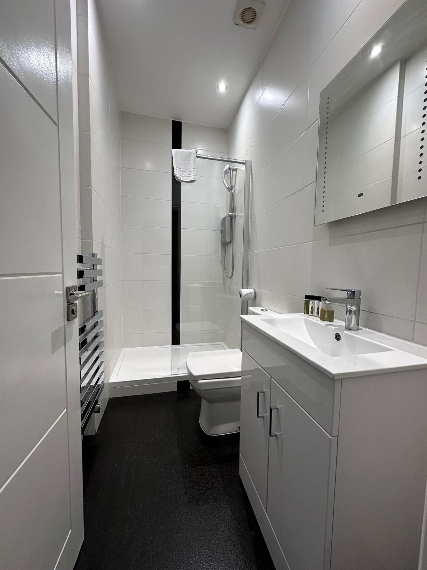 Apt 1, Soho Apartments 1St Floor By Indigo Flats Londra Exterior foto