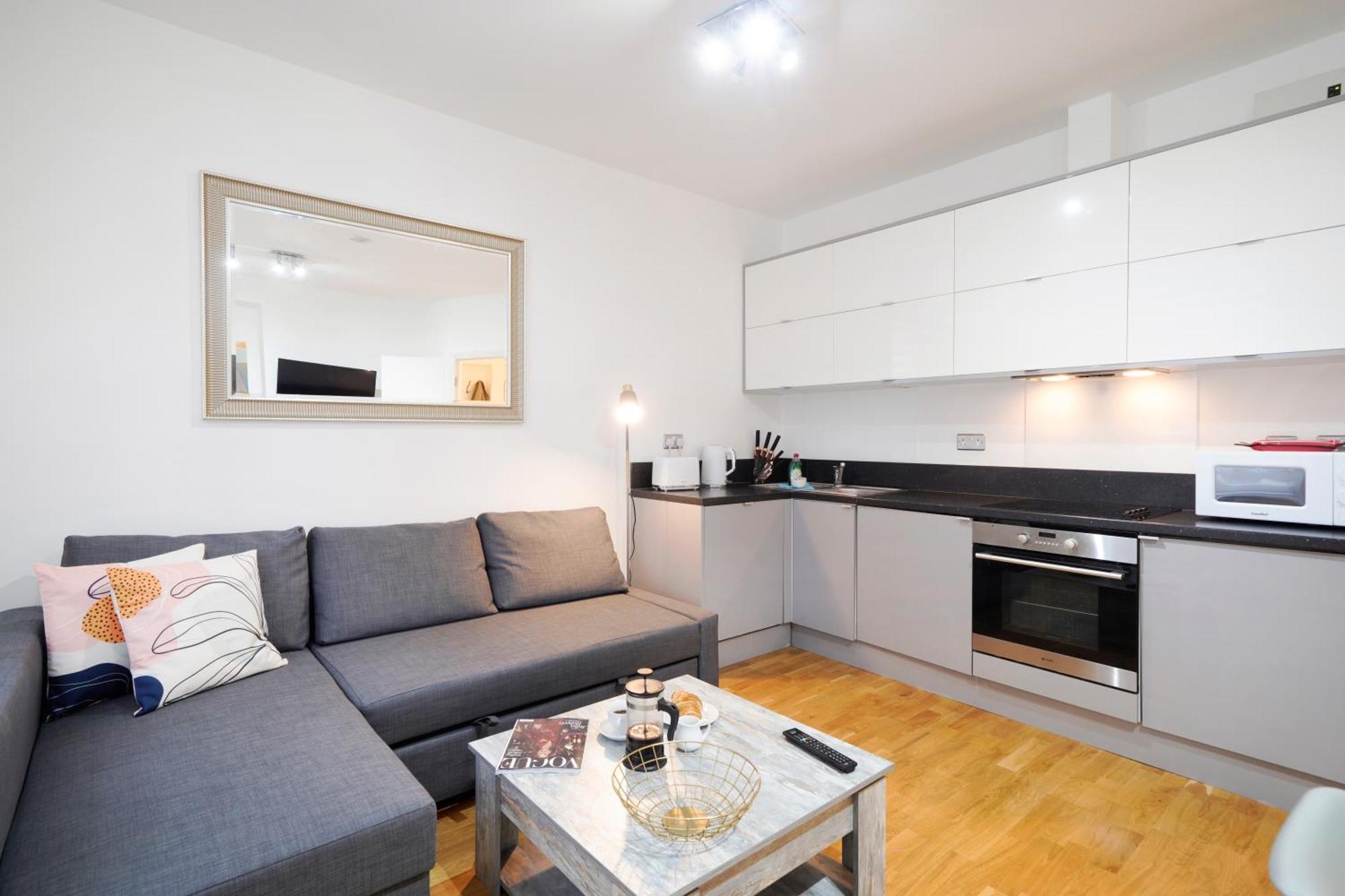 Apt 1, Soho Apartments 1St Floor By Indigo Flats Londra Exterior foto