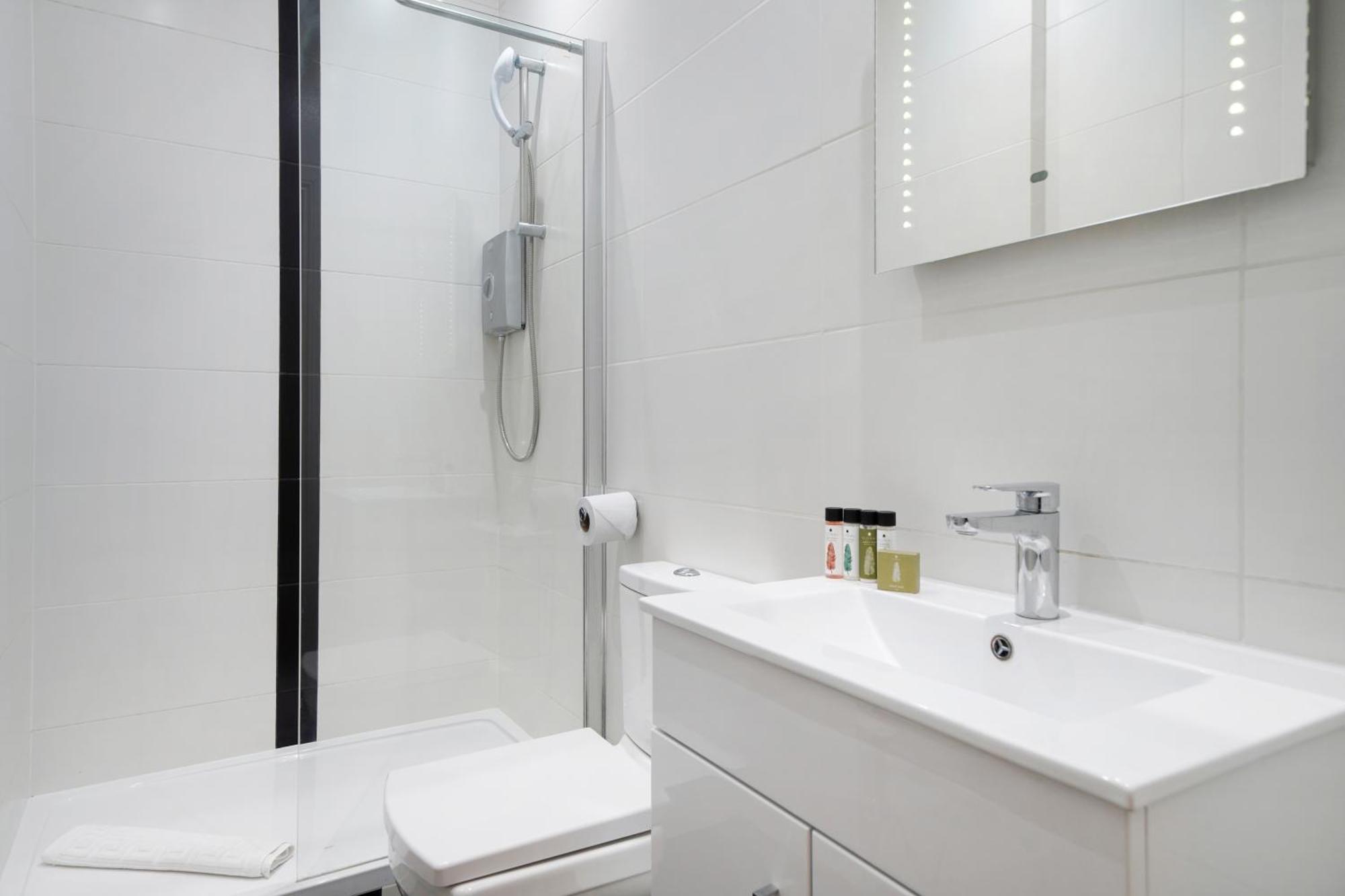 Apt 1, Soho Apartments 1St Floor By Indigo Flats Londra Exterior foto